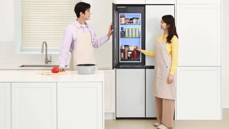 Samsung представила новый взгляд на холодильники: инновационный Bespoke AI Hybrid с «витриной» и интеллектуальным управлением уже в продаже в Корее Samsung представила новый взгляд на холодильники: инновационный Bespoke AI Hybrid с «витриной» и интеллектуальным управлением уже в продаже в Корее