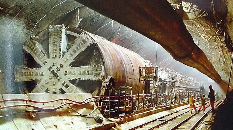 Китайские инженеры с ювелирной точностью вызволили застрявший проходческий щит стоимостью млн Китайские инженеры с ювелирной точностью вызволили застрявший проходческий щит стоимостью млн