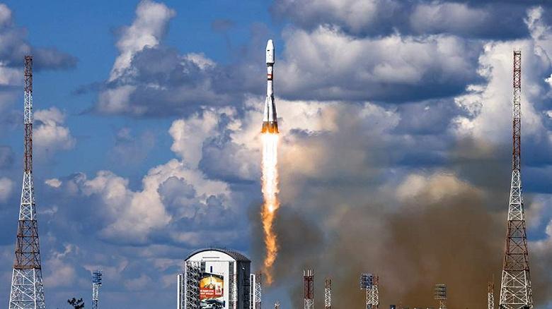 Космическая группировка России достигла 300 спутников благодаря запуску 12 аппаратов за год