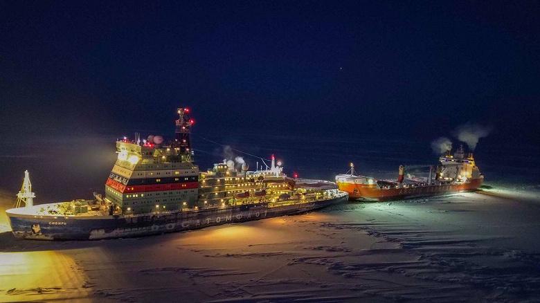 Российский атомный ледокол впервые выполнил проводку судна высокого ледового класса методом буксировки «вплотную» Российский атомный ледокол впервые выполнил проводку судна высокого ледового класса методом буксировки «вплотную»