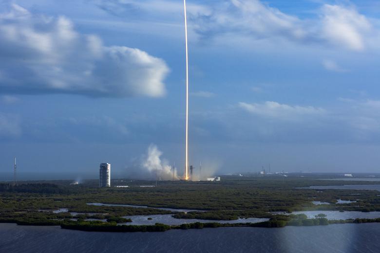 Возвращение Falcon 9: SpaceX возобновила миссии Starlink и в 25-й раз успешно посадила ступень Возвращение Falcon 9: SpaceX возобновила миссии Starlink и в 25-й раз успешно посадила ступень