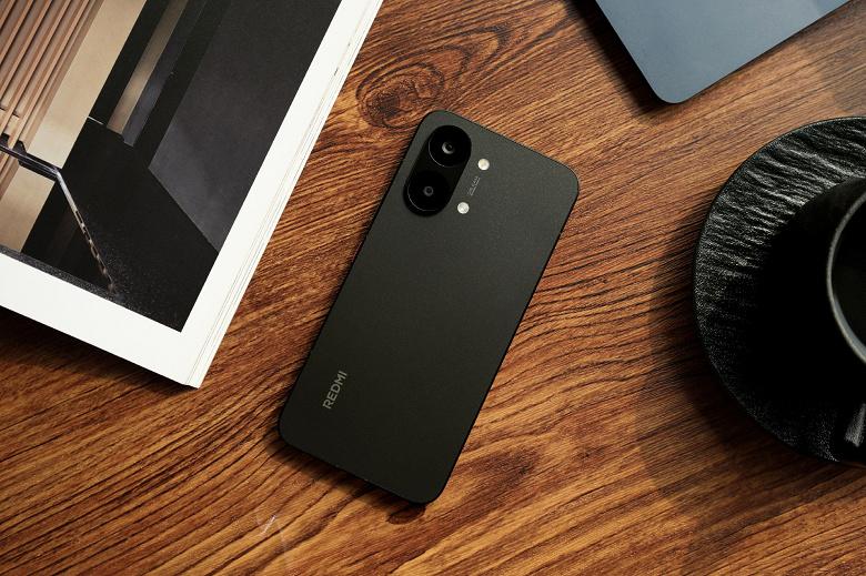 Redmi Turbo 5 Max на живых фото: батарея 9000 мАч, чип Dimensity 9500s и полная водозащита IP69