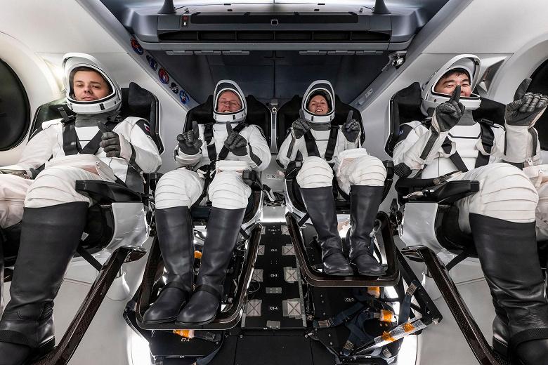 Экипаж миссии SpaceX Crew-11 досрочно возвращается на Землю с МКС на корабле Dragon Экипаж миссии SpaceX Crew-11 досрочно возвращается на Землю с МКС на корабле Dragon