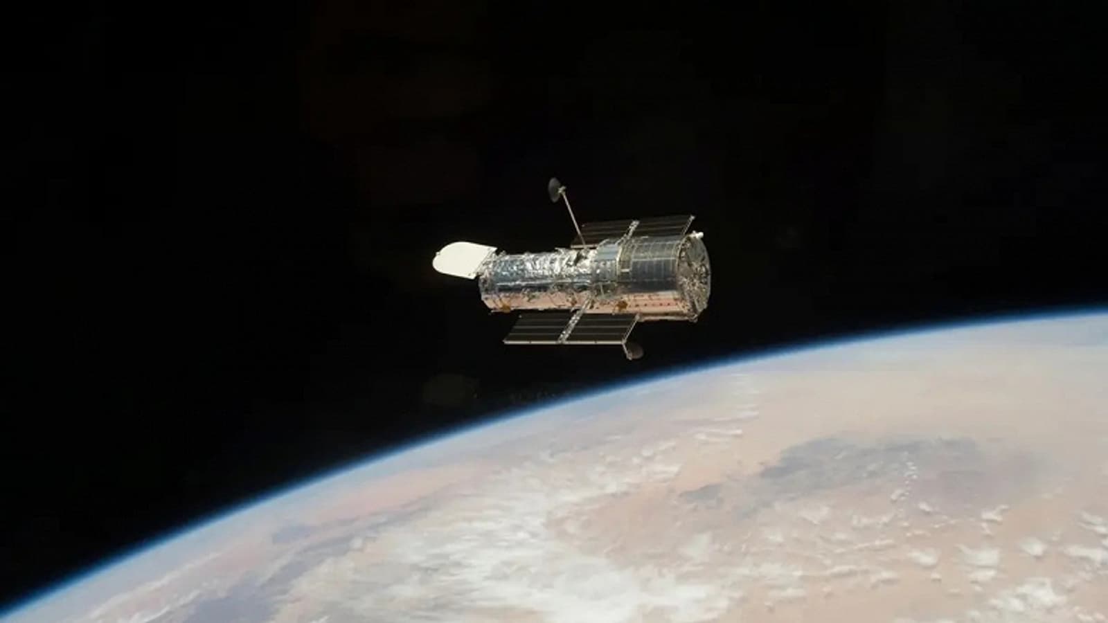В 2029 году космический телескоп «Хаббл» рискует упасть на Землю