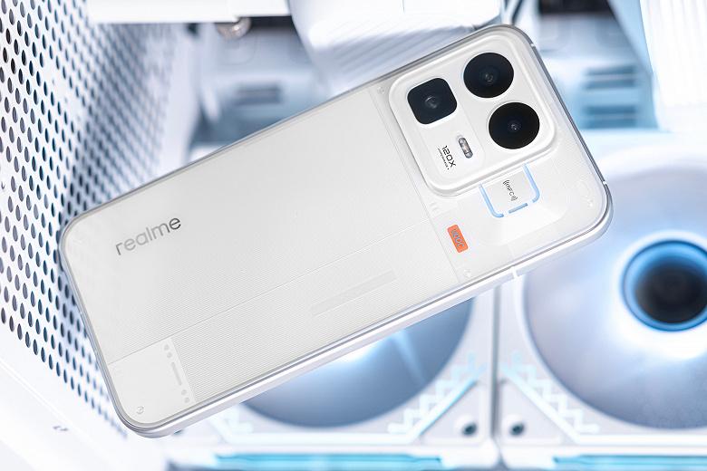 Realme Neo 8 на живых фото: Snapdragon 8 Gen 5, 24 ГБ ОЗУ, экран 165 Гц и батарея 8000 мАч