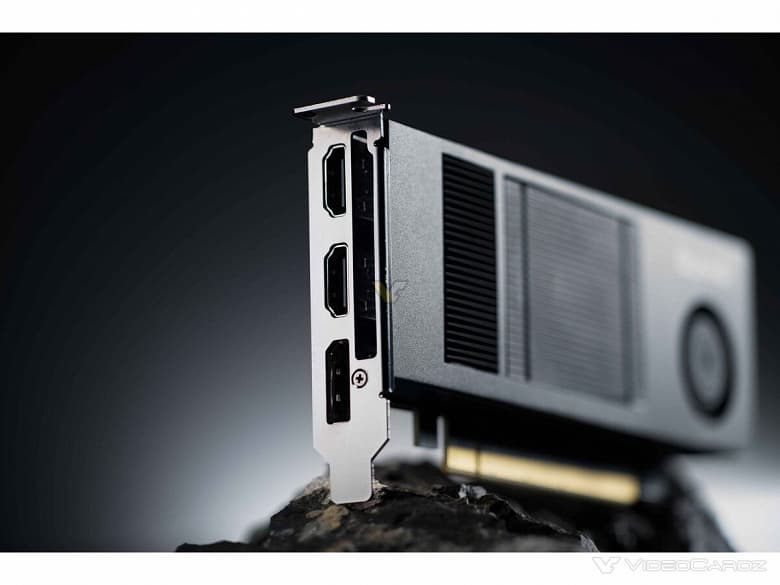 Интерфейсы подключения и возможности применения Intel Arc Pro B50 LP