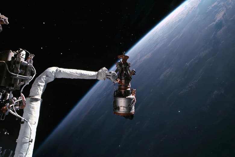 NASA и частный сектор готовят отправку автономных роботов на орбиту