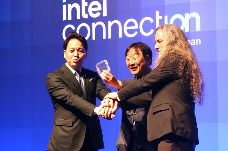 Intel представила прототип чипа памяти нового поколения ZAM