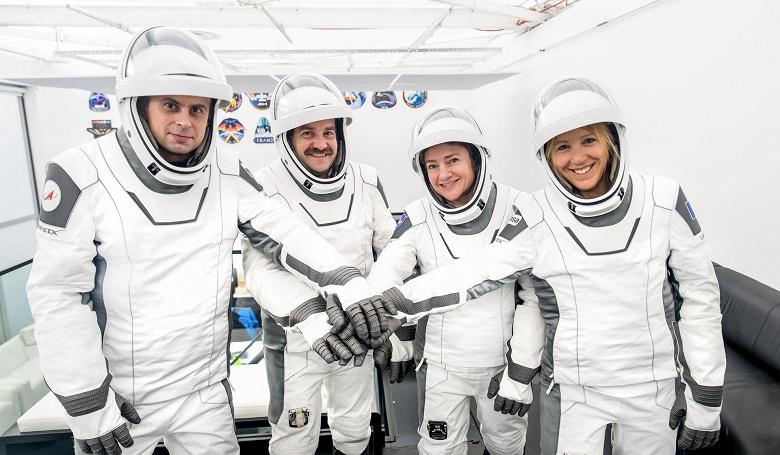 НАСА подтвердило готовность миссии Crew-12 к запуску на МКС НАСА подтвердило готовность миссии Crew-12 к запуску на МКС
