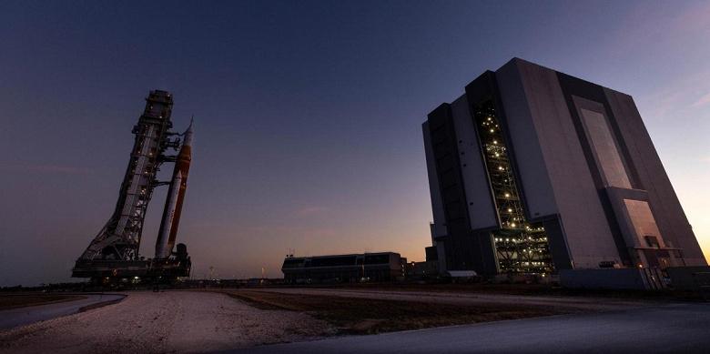 НАСА форсирует ремонт ракеты SLS для запуска «Артемиды-2» в апреле НАСА форсирует ремонт ракеты SLS для запуска «Артемиды-2» в апреле