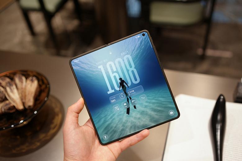 Скрыть не удалось: складка экрана Oppo Find N6 отчетливо видна на новых снимках Скрыть не удалось: складка экрана Oppo Find N6 отчетливо видна на новых снимках
