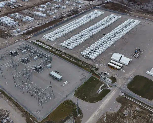 Tesla ввела в эксплуатацию крупнейшую в Канаде систему накопления энергии на 1200 МВт·ч Tesla ввела в эксплуатацию крупнейшую в Канаде систему накопления энергии на 1200 МВт·ч