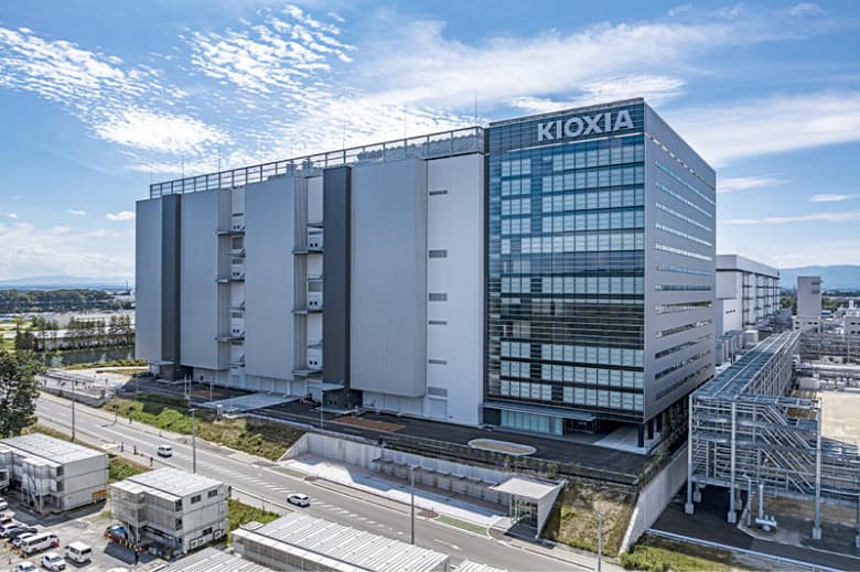 Эпоха 2D NAND завершена: Kioxia прекращает выпуск устаревших поколений чипов памяти Эпоха 2D NAND завершена: Kioxia прекращает выпуск устаревших поколений чипов памяти