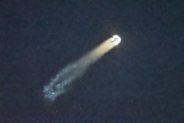 Ярчайшая комета C/2026 A1 начала разрушаться: шансы уцелеть при сближении с Солнцем составляют менее 1%