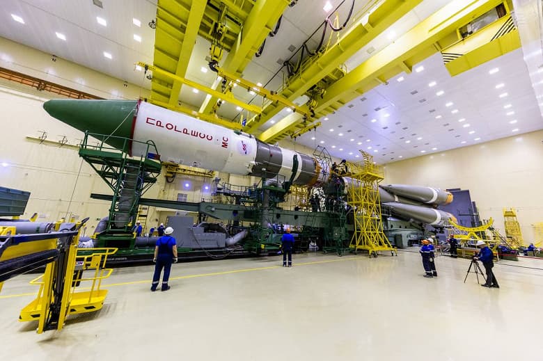 До запуска — считанные дни: ракету «Союз-2.1а» с «Прогрессом МС-33» вывезли на стартовую позицию