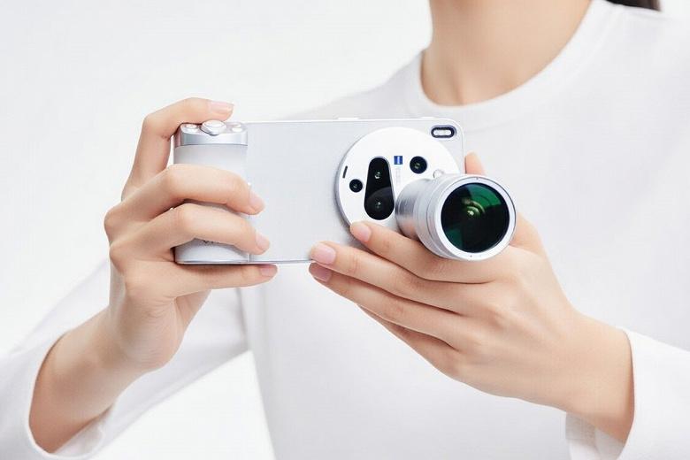 Vivo X300 Ultra получит телеобъектив Thanos с оптикой Zeiss и карданной стабилизацией