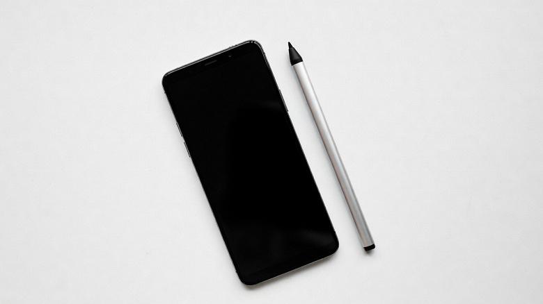 Смартфоны Huawei с двухслойным OLED-экраном и стилусом проходят тестирование