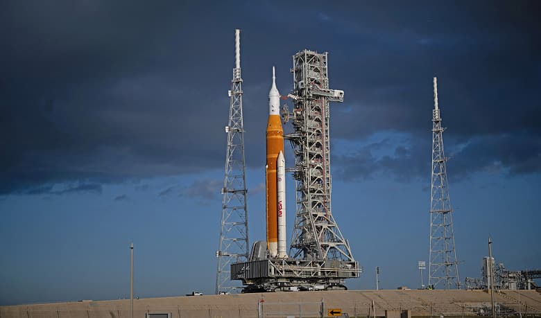 NASA вывела ракету SLS и корабль Orion на стартовую площадку для лунной миссии 1 апреля NASA вывела ракету SLS и корабль Orion на стартовую площадку для лунной миссии 1 апреля
