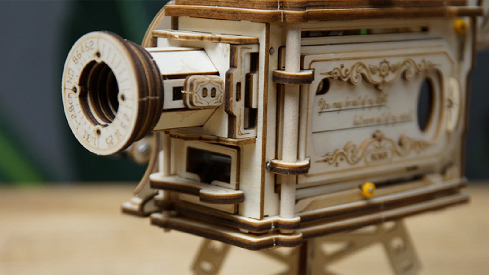 Ikea напряглась, фанаты стимпанка в восторге. Xiaomi выпустила удивительный ретро-проектор