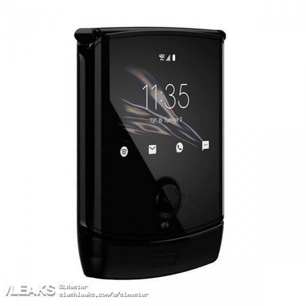 Впечатляющий Motorola Razr с гибким экраном в руках пользователя
