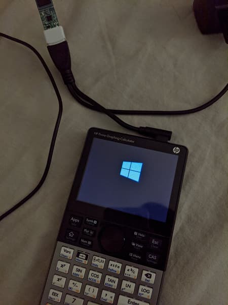 Пользователь запустил Windows 10 на… калькуляторе Пользователь запустил Windows 10 на… калькуляторе