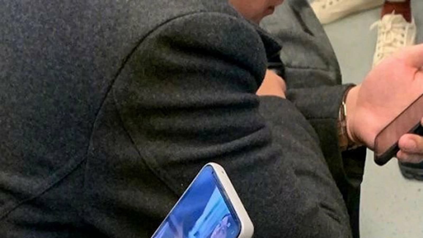 Redmi K30 засветился вживую в метро