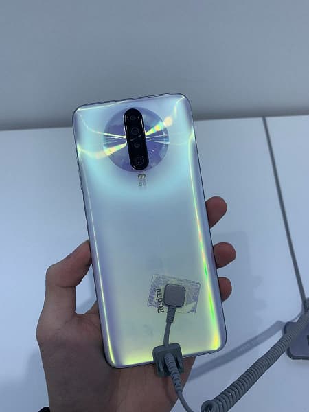 Рекордно дешевый 5G-смартфон Redmi K30 позирует на живых фото сразу после анонса