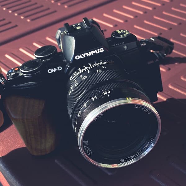 Появились первые изображения объектива Zhong Yi Optics 17mm f/0.95 Speedmaster