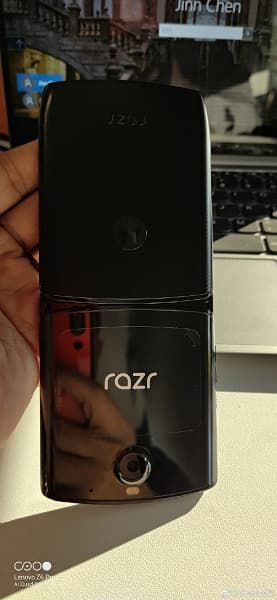 Больше не прототип. Готовая к продаже раскладушка Motorola Razr получила необычную упаковку