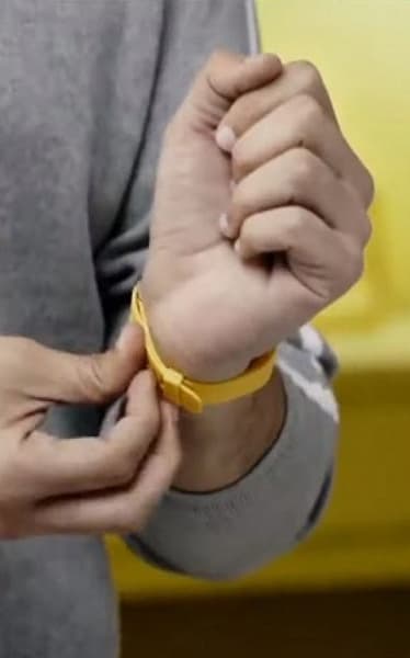 Главный конкурент Xiaomi Mi Band на руке лидера Realme 