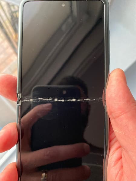 Samsung Galaxy Z Flip не может выполнять свою главную функцию на морозе Samsung Galaxy Z Flip не может выполнять свою главную функцию на морозе