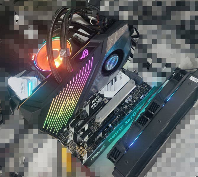 Видеокарта Asus Radeon RX 6800 XT ROG STRIX LC с жидкостной системой охлаждения на фото Видеокарта Asus Radeon RX 6800 XT ROG STRIX LC с жидкостной системой охлаждения на фото