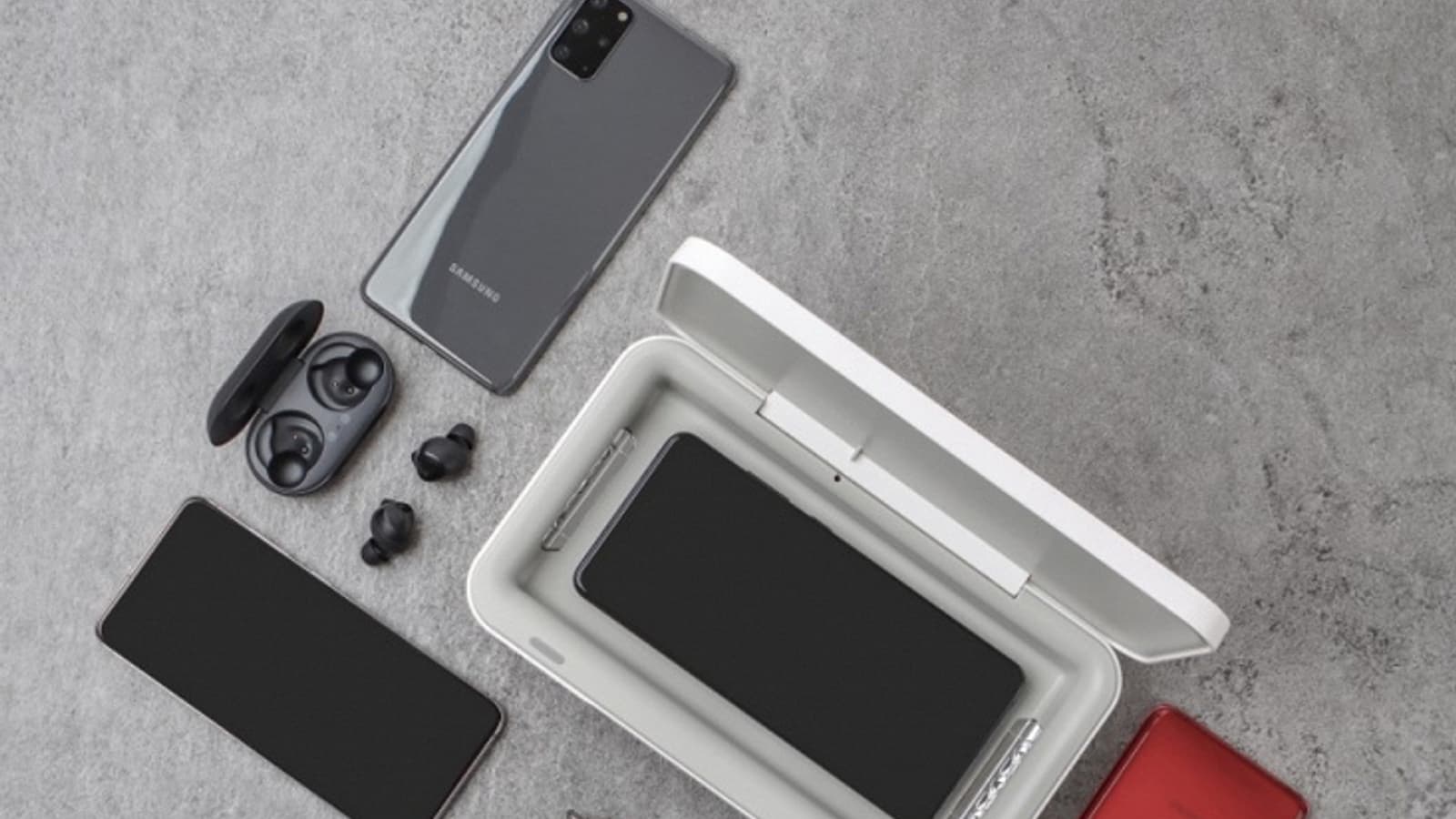 Беспроводная зарядка и дезинфекция: УФ-стерилизатор Samsung для смартфонов приехал в Россию