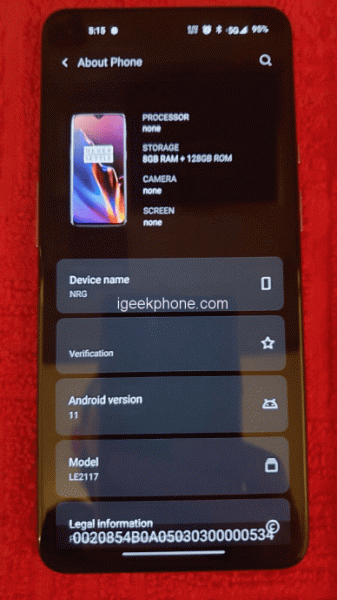 OnePlus 9 в новом цвете в руках пользователя