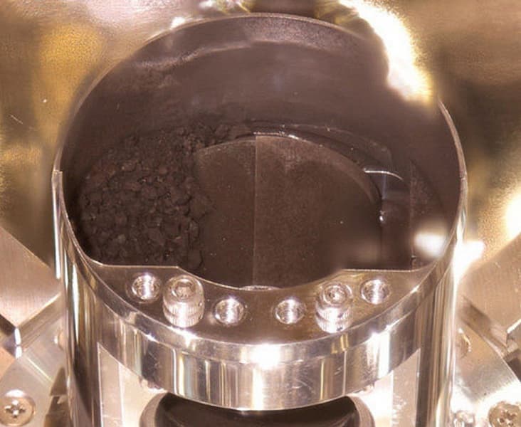 В капсуле, сброшенной на Землю космическим аппаратом Hayabusa 2, действительно содержится грунт астероида Рюгу