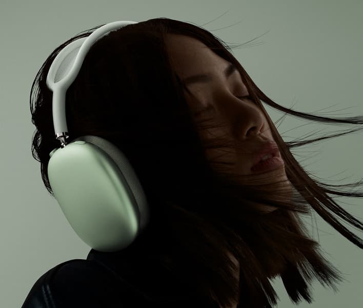 Новые наушники Apple немногим дешевле iPhone 12 мгновенно стали хитом в России Новые наушники Apple немногим дешевле iPhone 12 мгновенно стали хитом в России