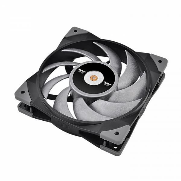Вентилятор Thermaltake Toughfan 12 Turbo создает высокое статическое давление Вентилятор Thermaltake Toughfan 12 Turbo создает высокое статическое давление