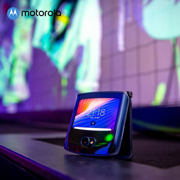 Легендарная раскладушка стала хитом в России. Даже январские поставки Motorola RAZR 5G раскуплены Легендарная раскладушка стала хитом в России. Даже январские поставки Motorola RAZR 5G раскуплены