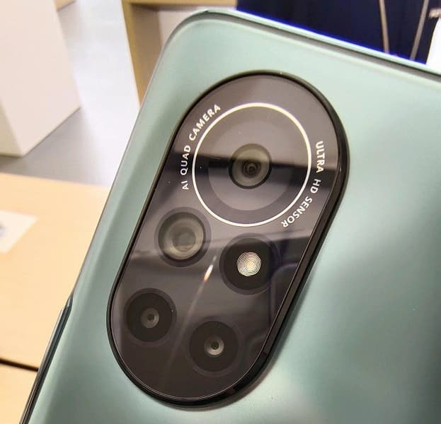 Новый Huawei позирует вживую. Качественные фотографии Huawei Nova 8 в разных цветах