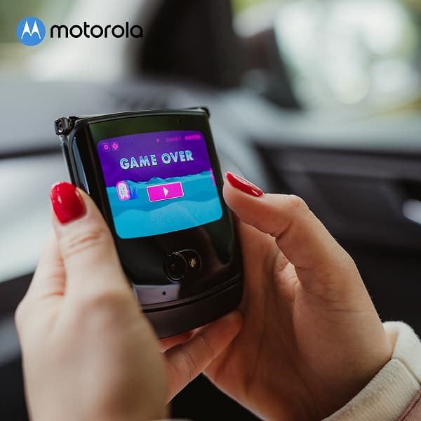 Триумфальное возвращение культовой раскладушки. Стартовали продажи Motorola RAZR 5G с гибким экраном в России