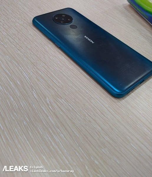 Новая Nokia позирует вживую Новая Nokia позирует вживую