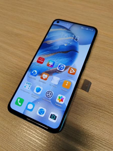 R — значит Россия. Специальные российские версии флагманской серии Honor 30 получили уникальную SoC Kirin