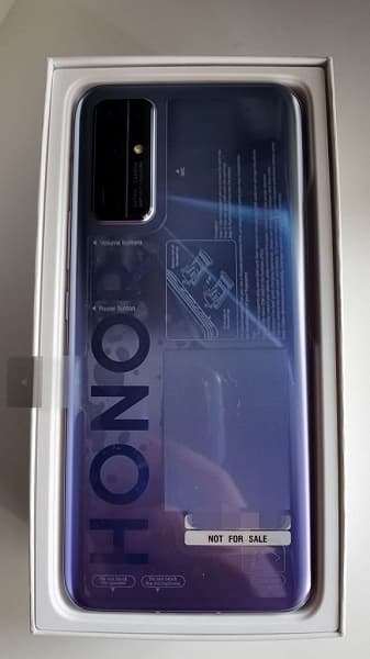 R — значит Россия. Специальные российские версии флагманской серии Honor 30 получили уникальную SoC Kirin