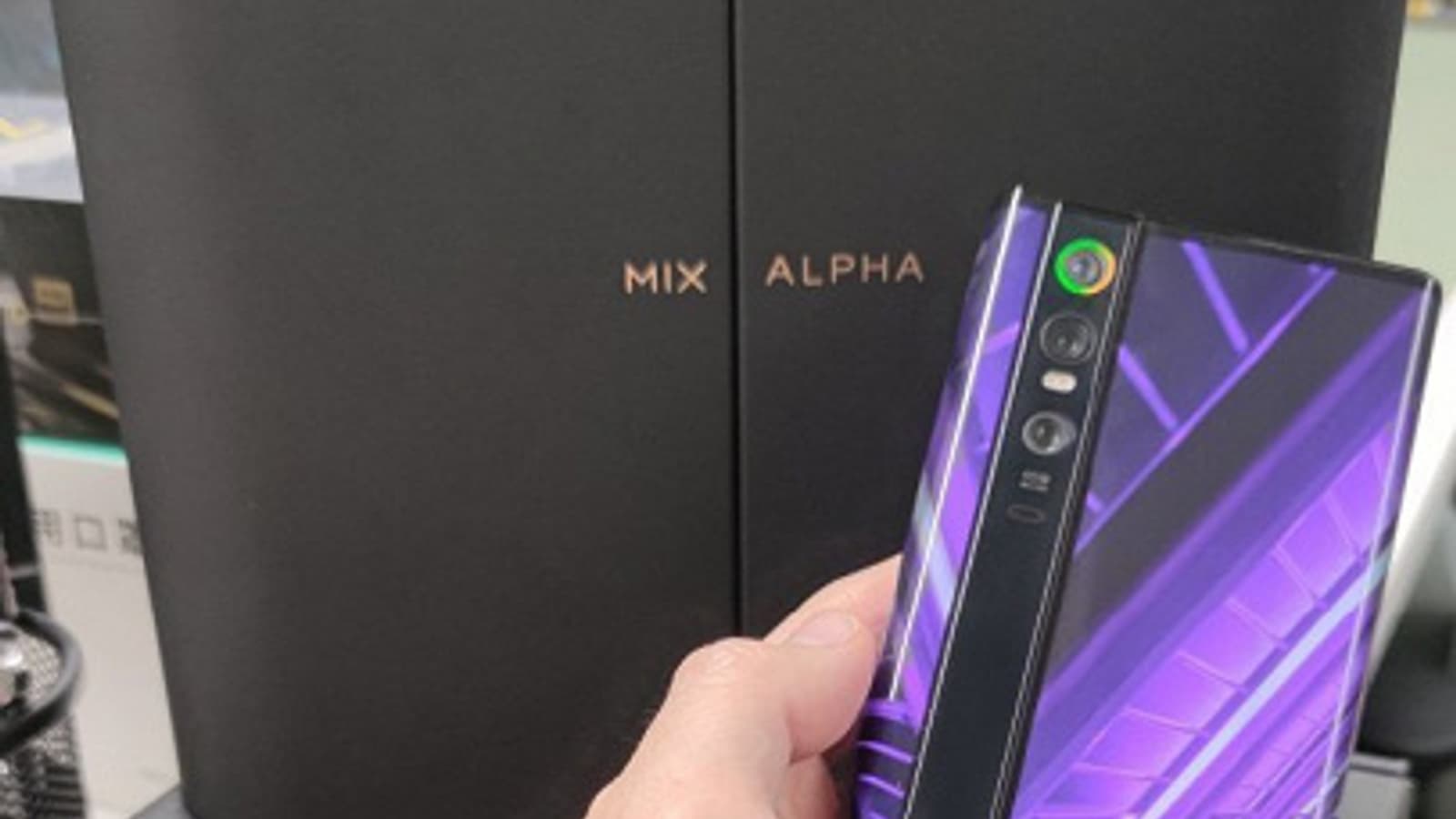 Сотрудник Xiaomi показал новое поколение уникального Mi Mix Alpha с опоясывающим экраном