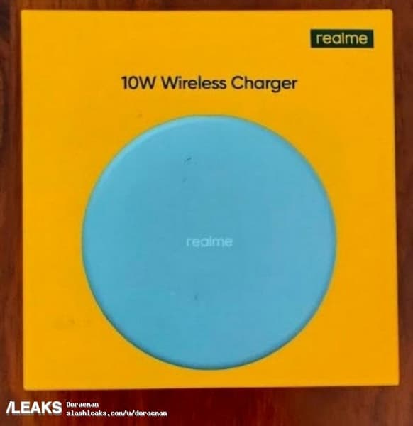 Так выглядит 30-долларовая беспроводная зарядка Realme