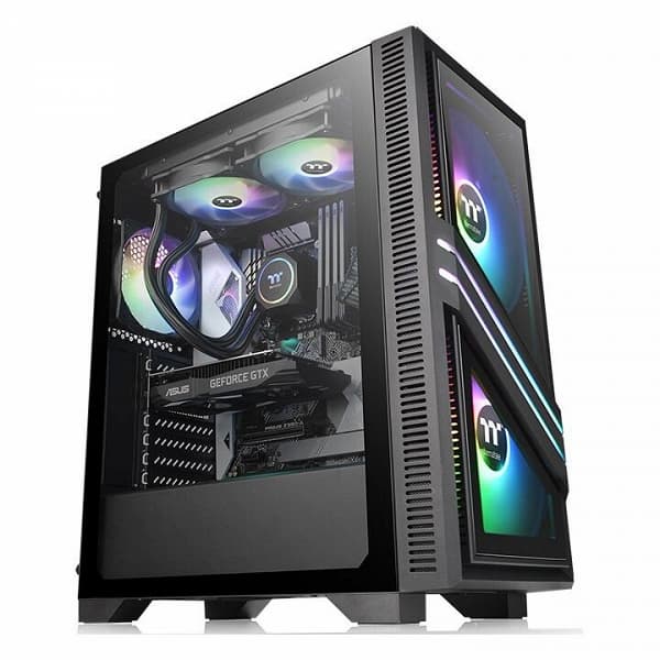 Передняя и боковая панели корпуса Thermaltake Versa T35 TG изготовлены из закаленного стекла Передняя и боковая панели корпуса Thermaltake Versa T35 TG изготовлены из закаленного стекла