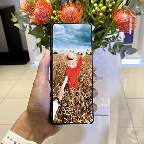 Samsung Galaxy Z Fold3 с подэкранными камерами на первых качественных изображениях