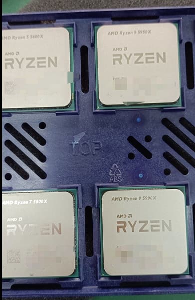 Опубликовано первое «живое» фото процессоров AMD Ryzen 5000 Опубликовано первое «живое» фото процессоров AMD Ryzen 5000