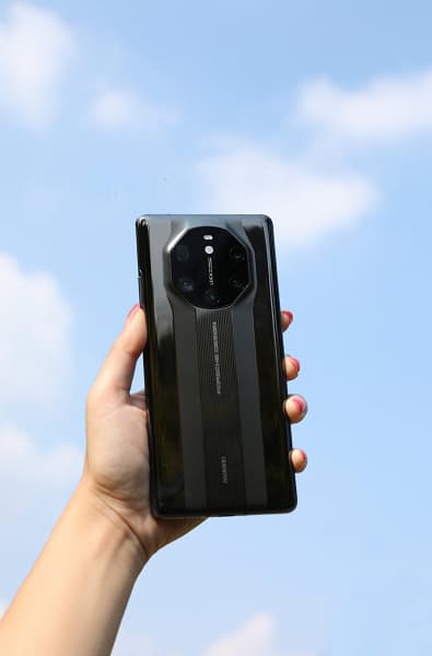 Премиальный Huawei Mate 40 RS Porsche Design предстал на качественных фото в высоком разрешении