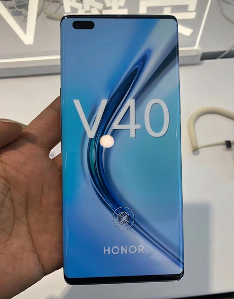 Бюджетный флагман Honor V40 на официальных изображениях и живых фото, в том числе в сравнении с Huawei Mate 40 Pro
